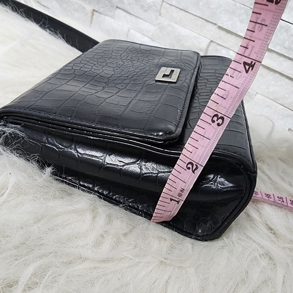 Guess Purse/Bag - Picture 8 of 12